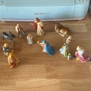 11 piece Goebel Nativity set (1 figurine damaged)